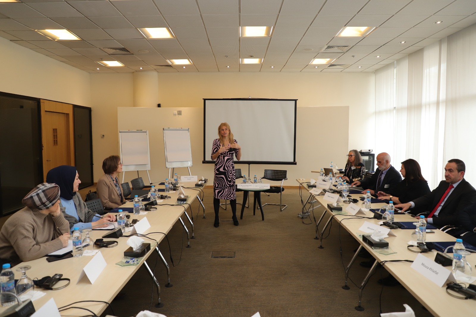 Madar Al-Saa Images 0.7856110389355699