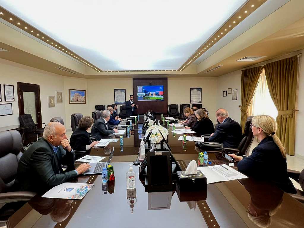 Madar Al-Saa Images 0.669068768359344