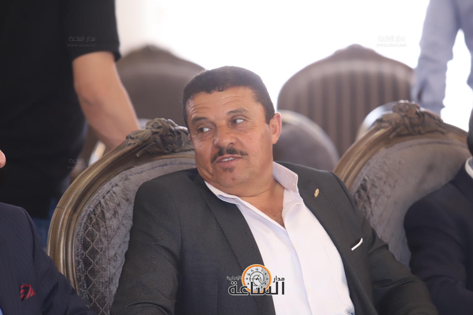 Madar Al-Saa Images 0.42935293429221777