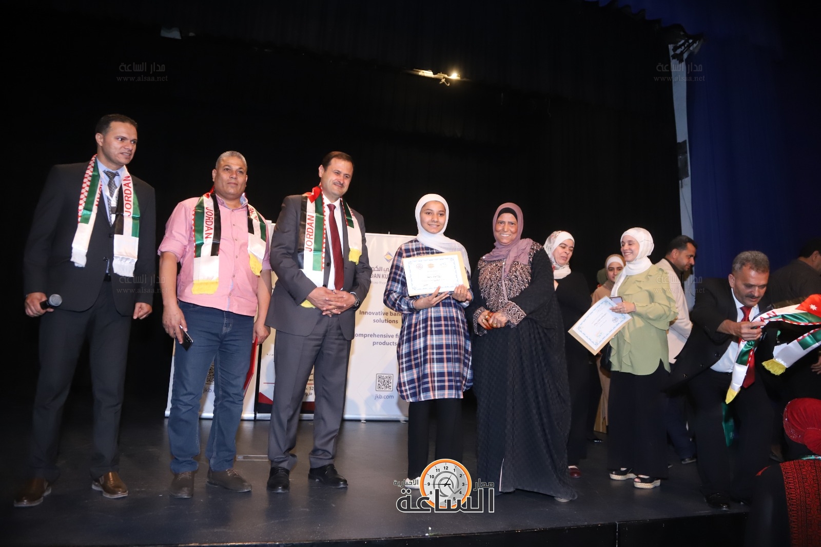 Madar Al-Saa Images 0.9996111571064077