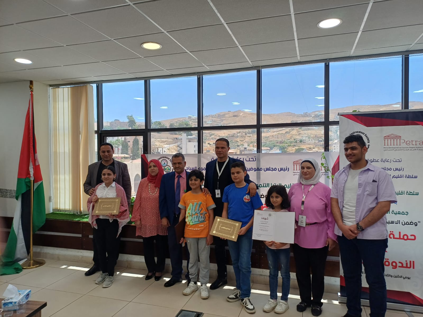 Madar Al-Saa Images 0.014011665760040648