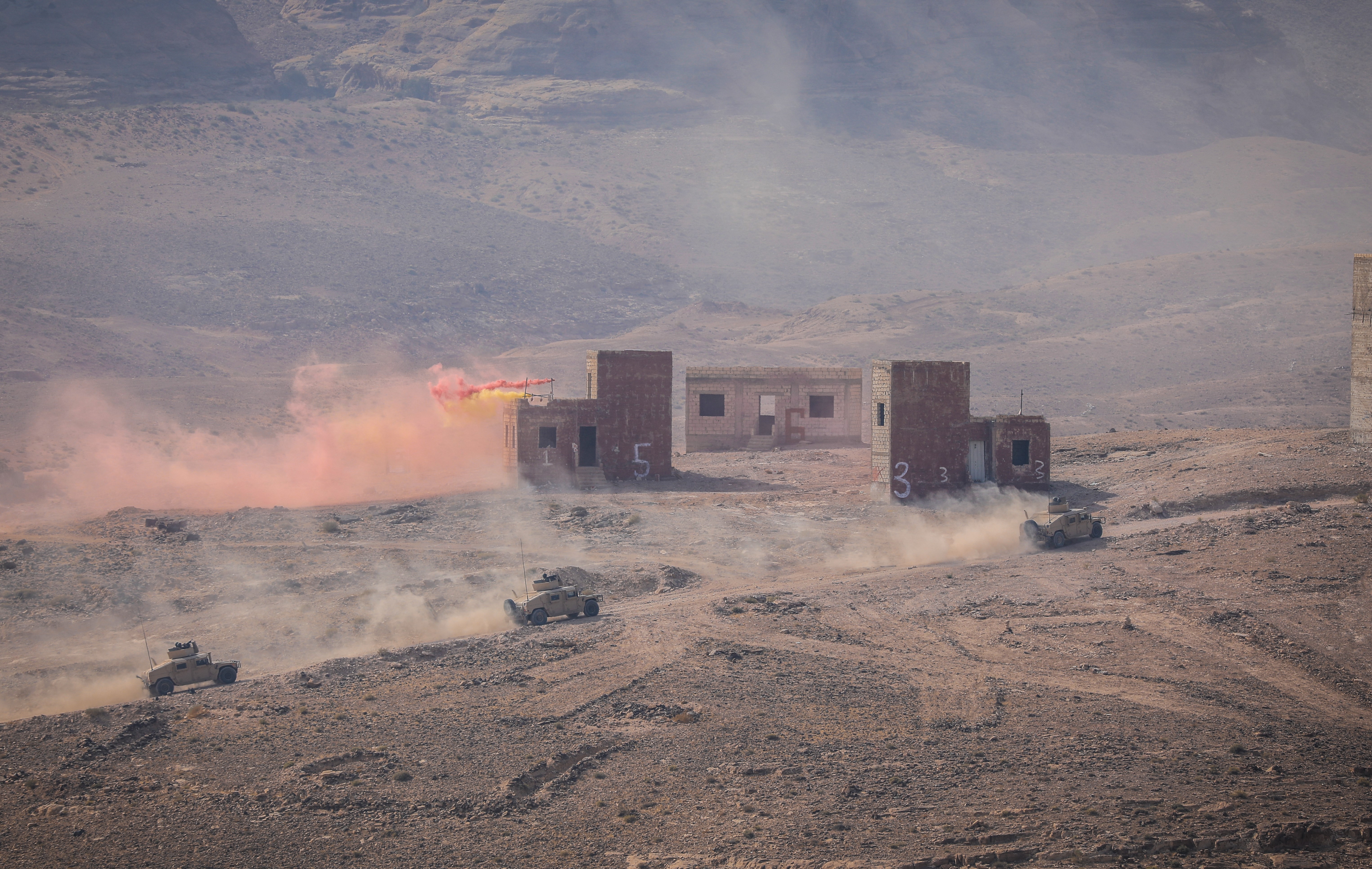 Madar Al-Saa Images 0.32305401440826875