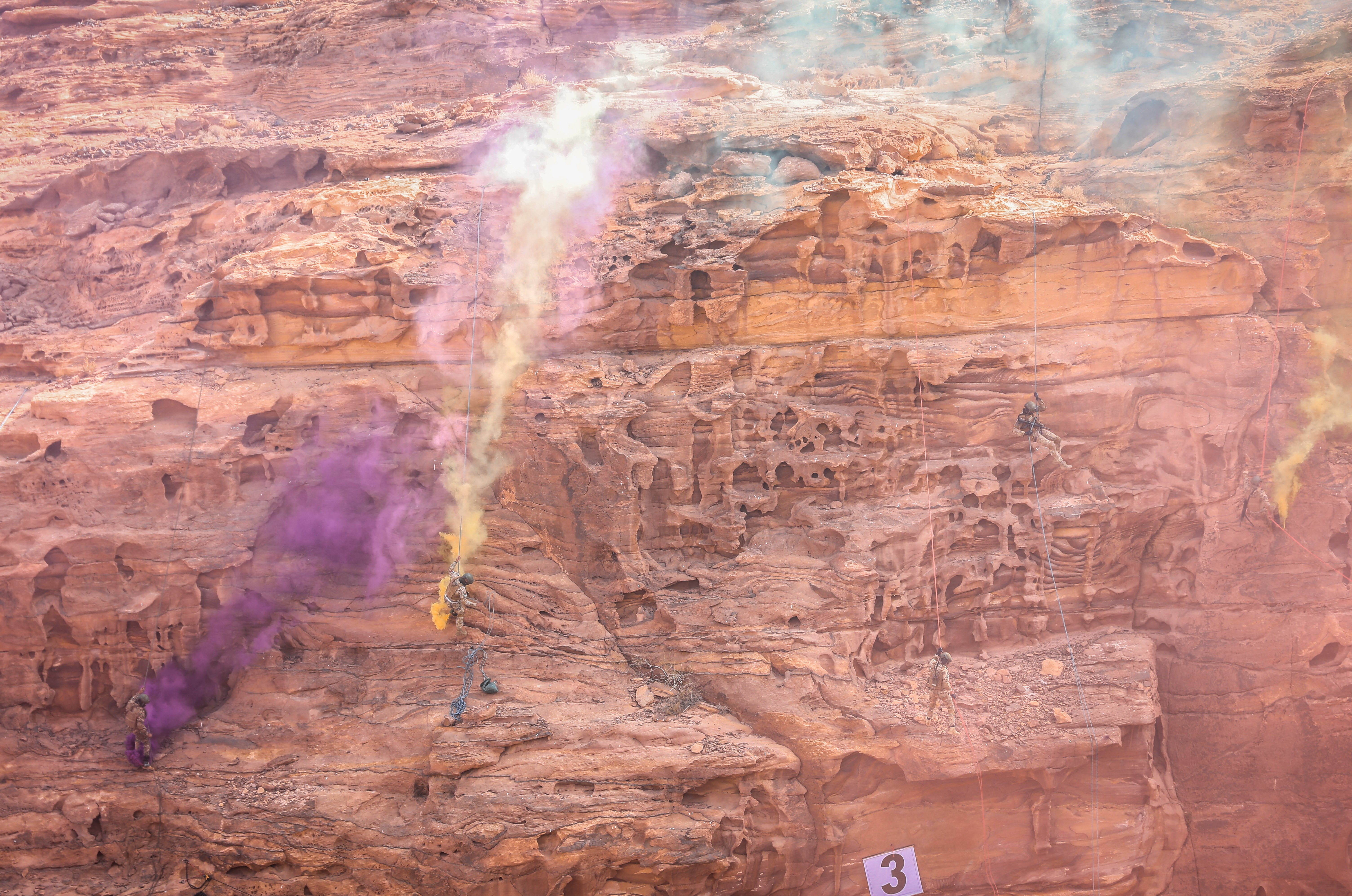 Madar Al-Saa Images 0.41399816602030337