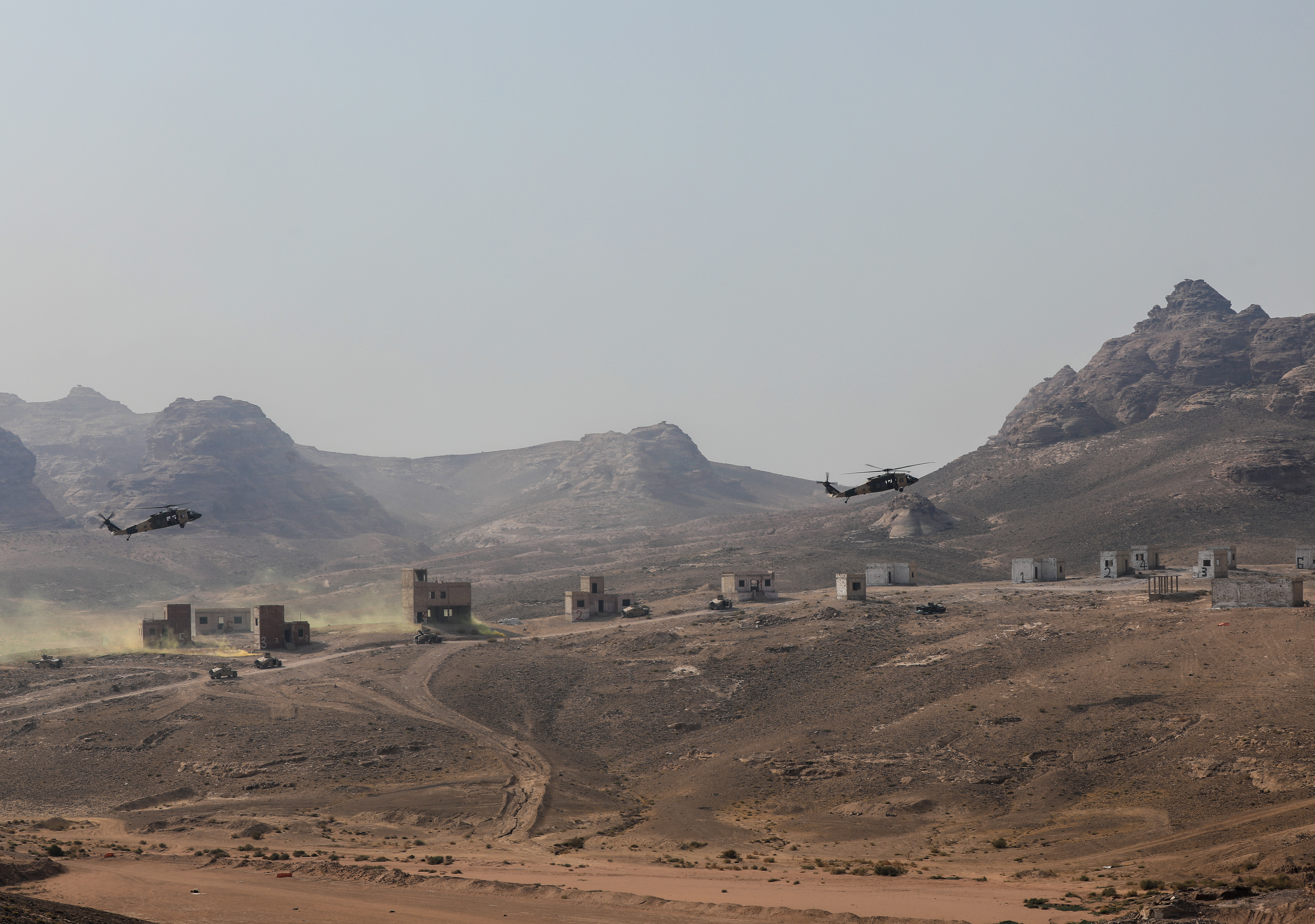 Madar Al-Saa Images 0.8425091482013867