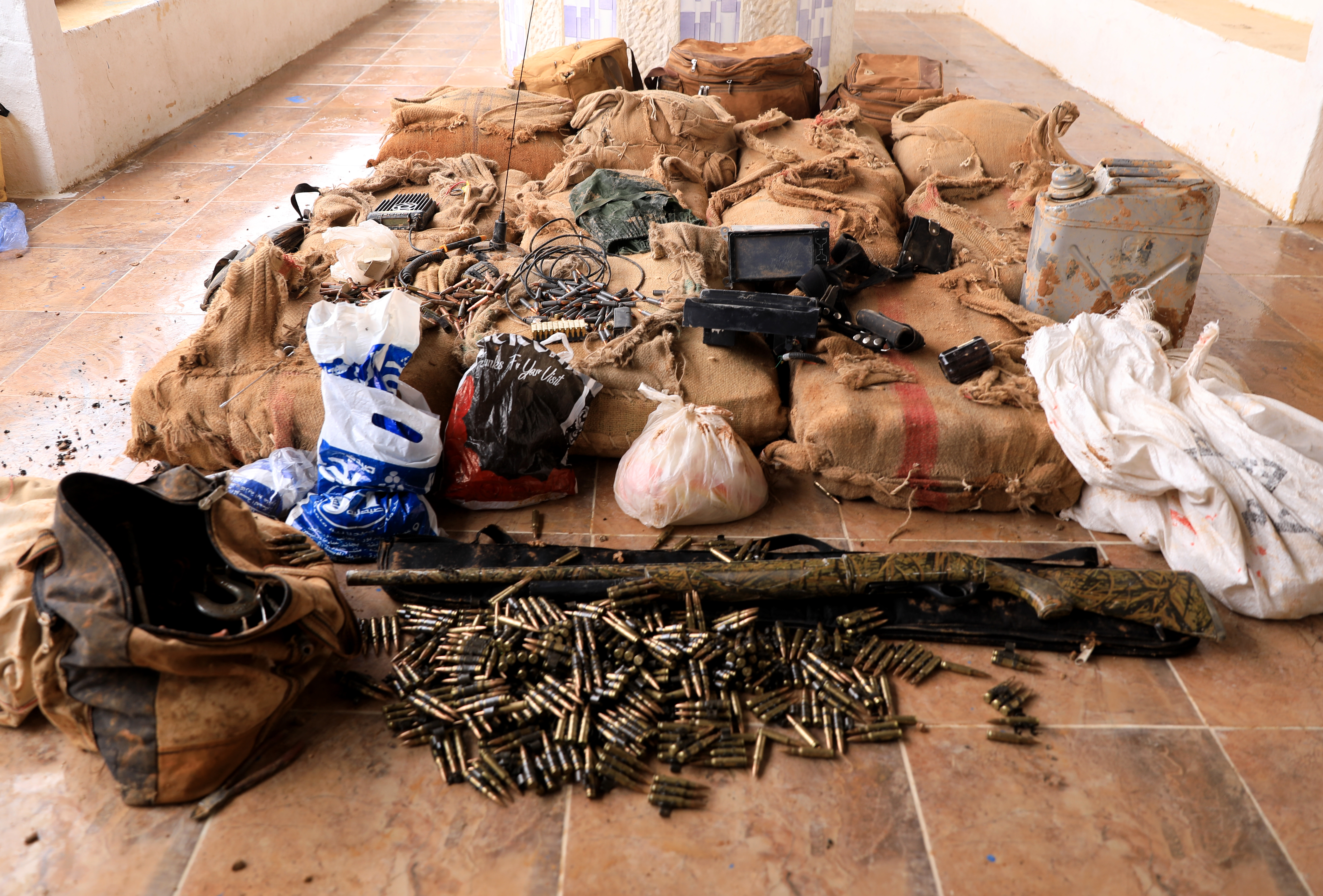 Madar Al-Saa Images 0.051918832063038156