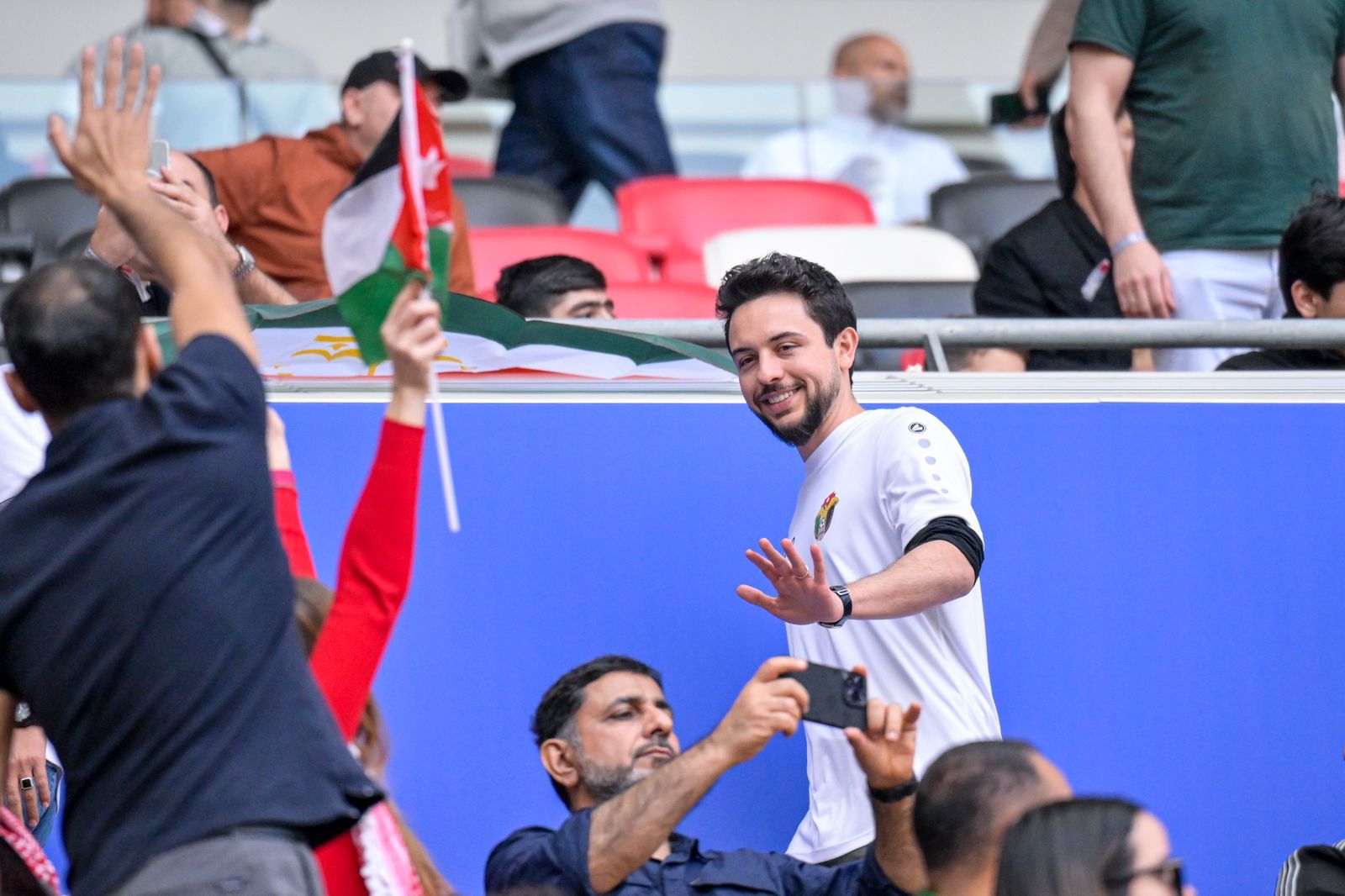 Madar Al-Saa Images 0.30477129203896225