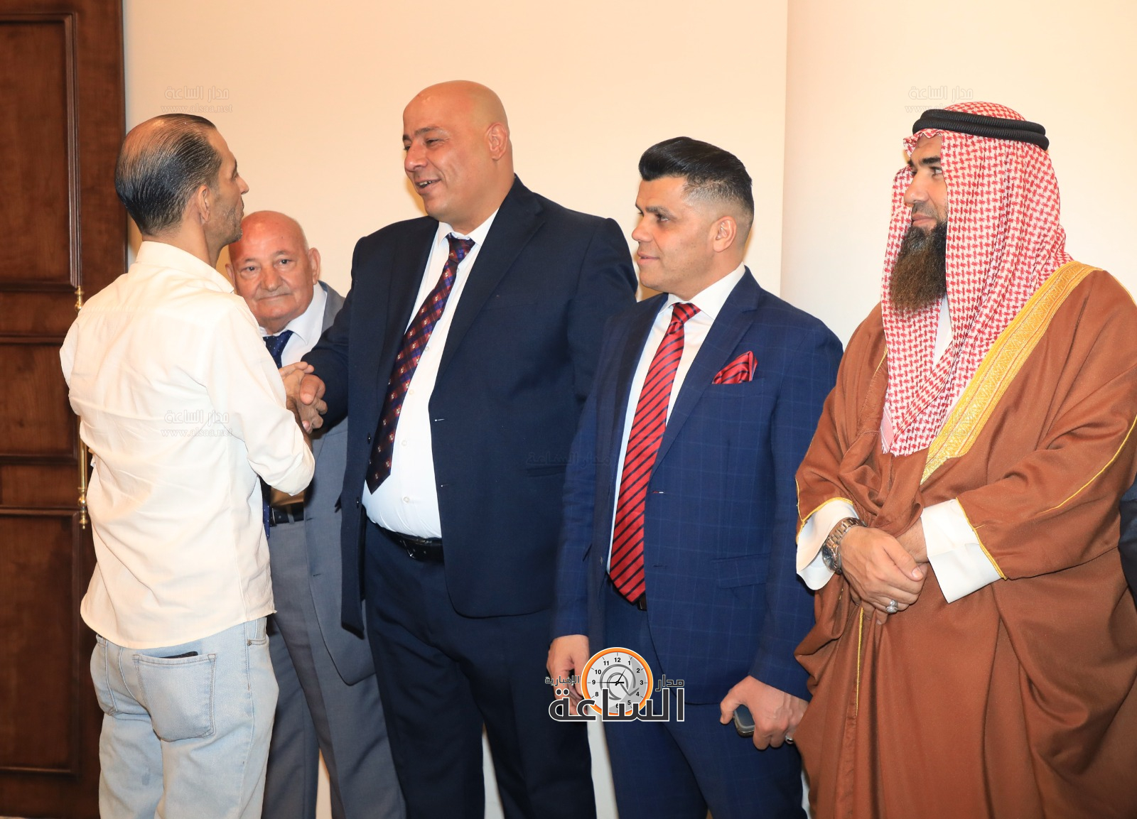 Madar Al-Saa Images 0.1856667644562373