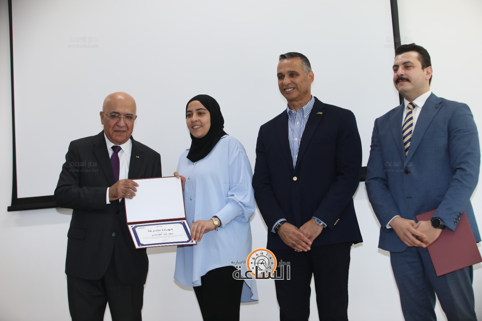 Madar Al-Saa Images 0.8979461312825379