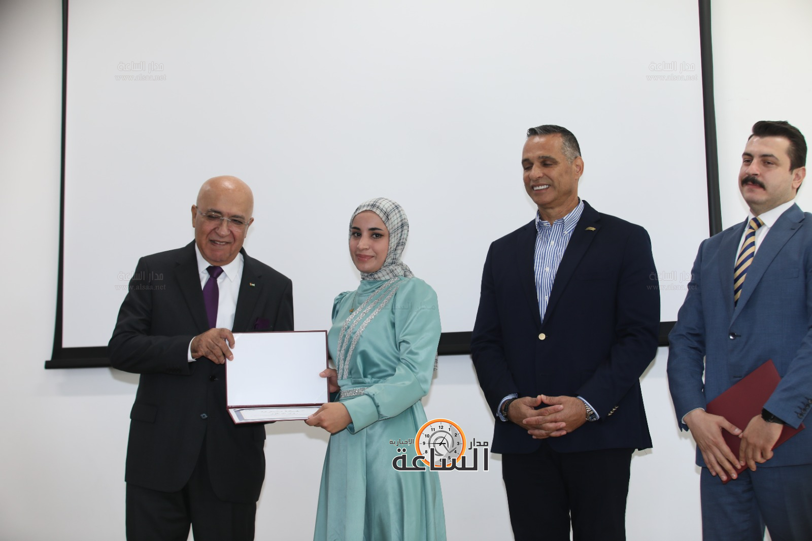 Madar Al-Saa Images 0.36988715335811917