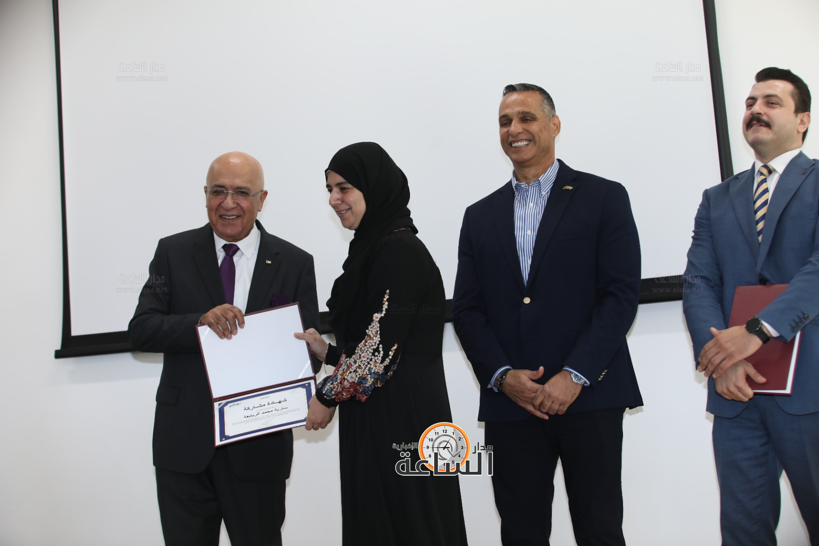 Madar Al-Saa Images 0.8119200250180407