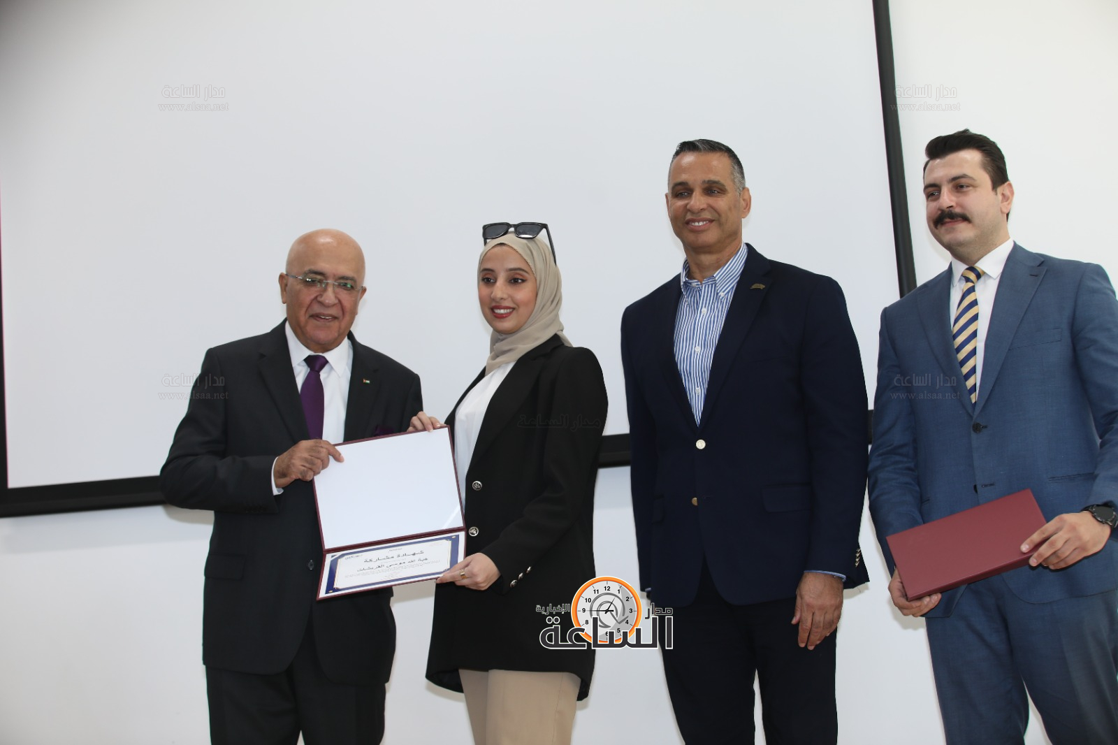 Madar Al-Saa Images 0.9349069423523892