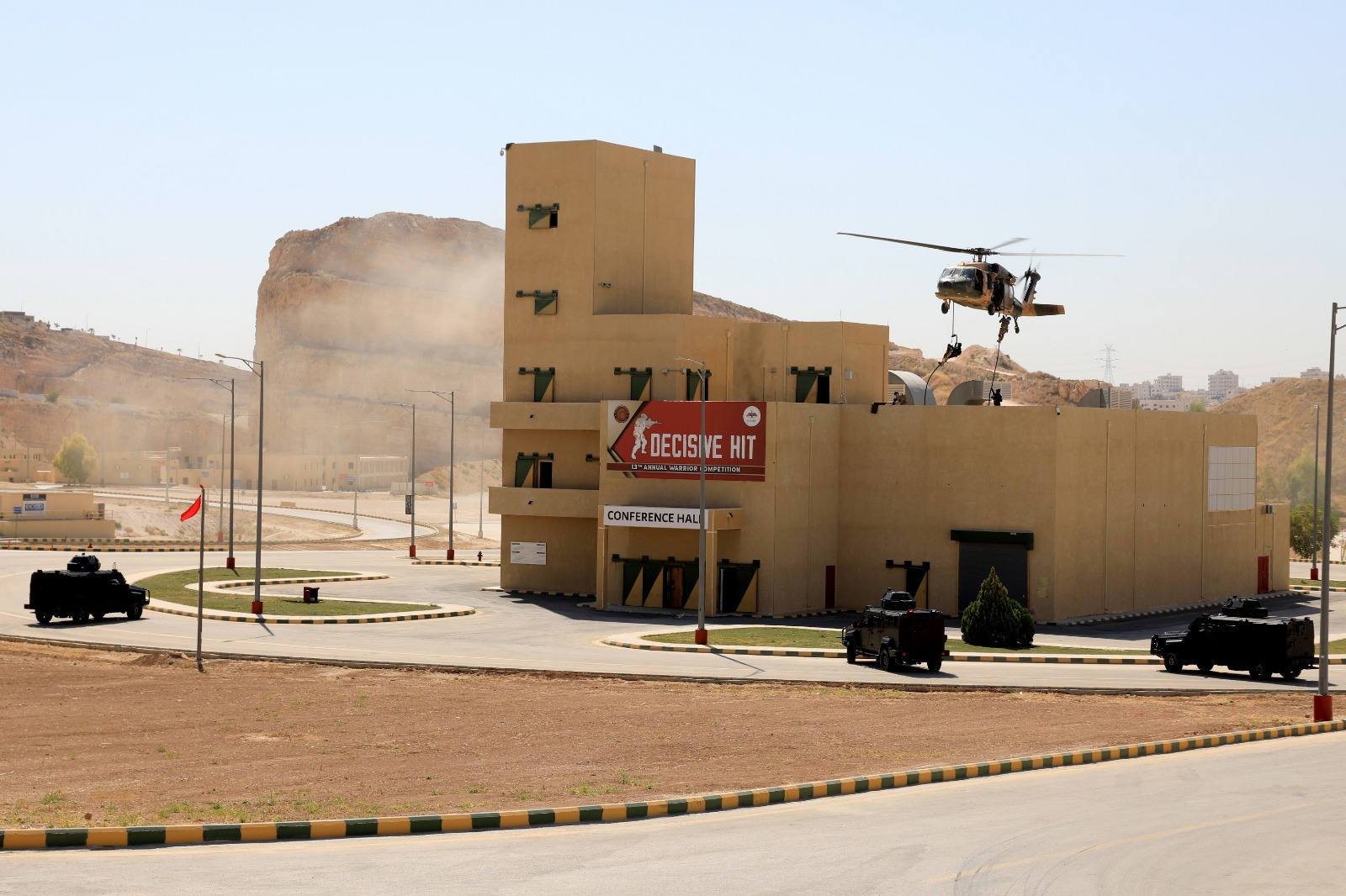 Madar Al-Saa Images 0.7535562119769694