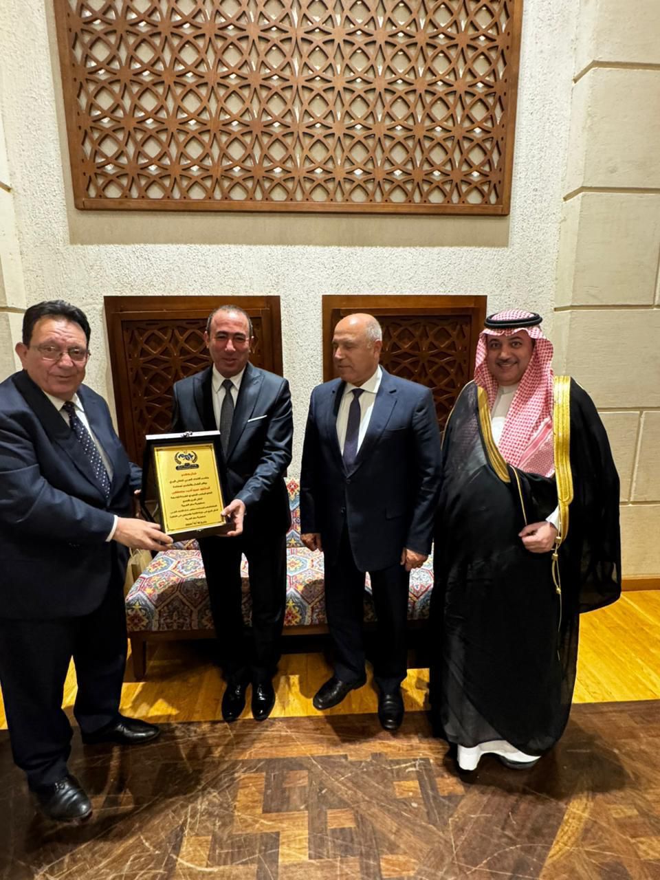 Madar Al-Saa Images 0.9326649970588341