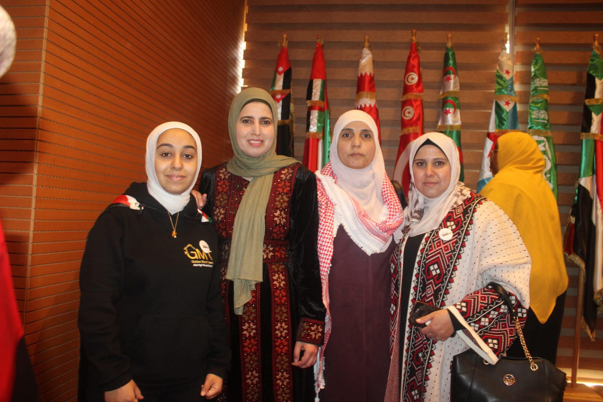 Madar Al-Saa Images 0.24716847323516467