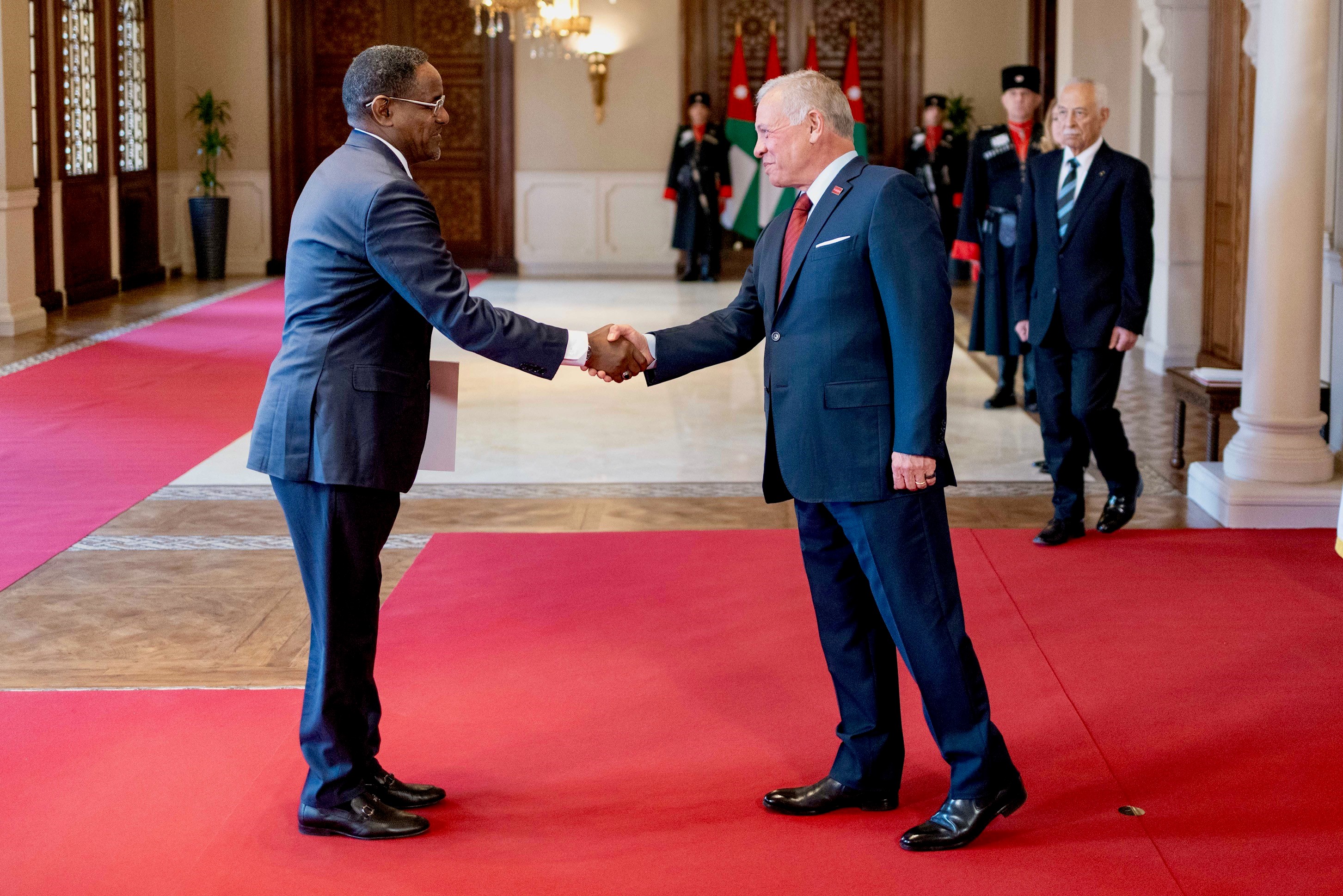 Madar Al-Saa Images 0.8612038249854621