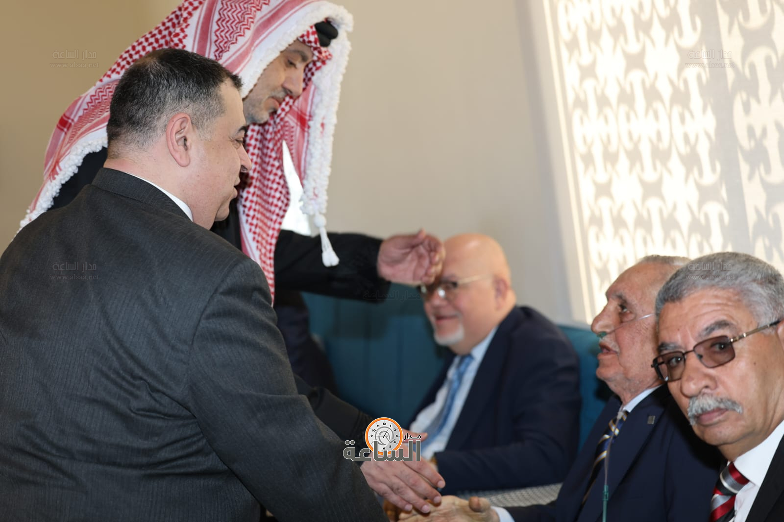 عشيرة البطاينة تحتفي بعشيرة الحباشنة: الصفح عن سيدة تسببت بمقتل ابنه (صور وفيديو) (video)