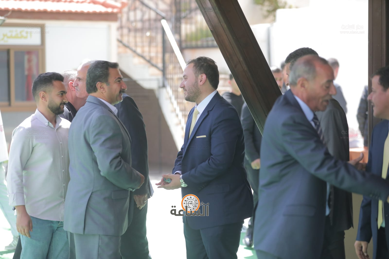 Madar Al-Saa Images 0.3717871572374143