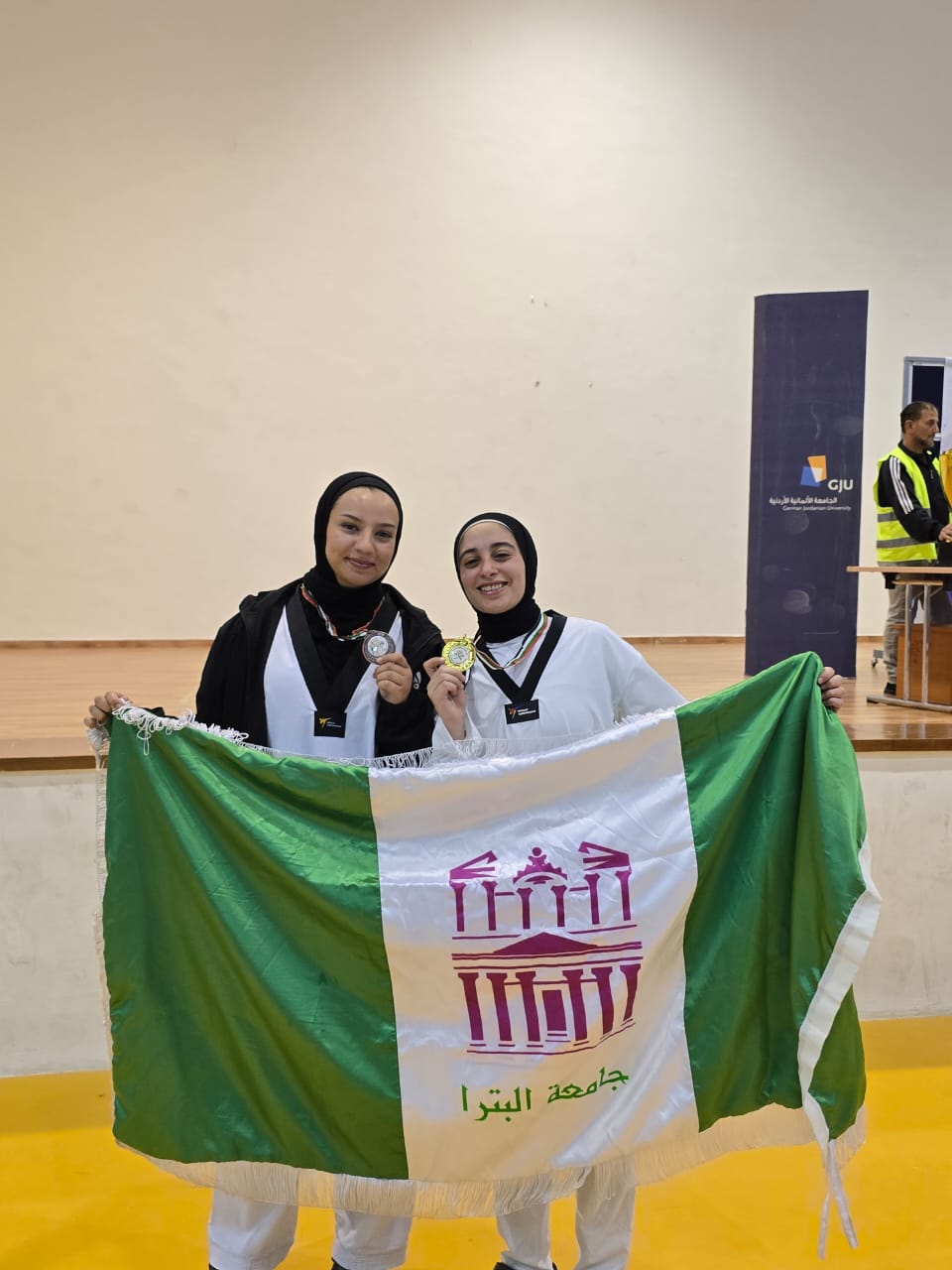 Madar Al-Saa Images 0.26578905095472716