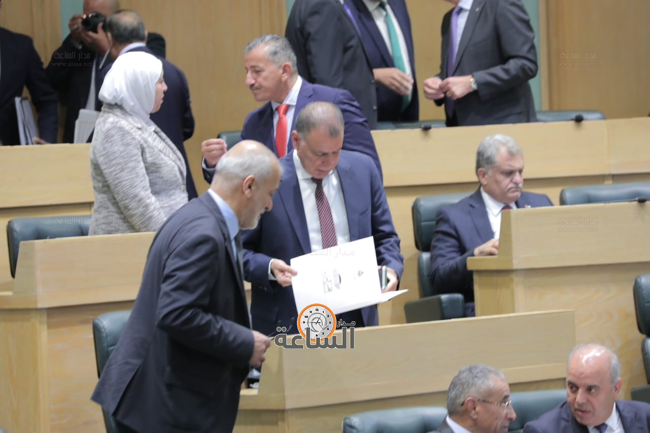 Madar Al-Saa Images 0.6344426532725871