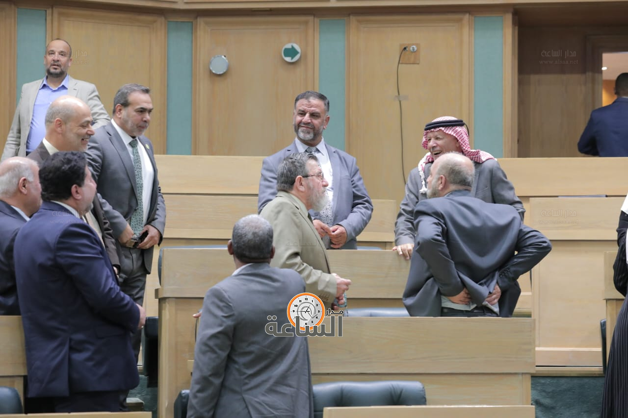 Madar Al-Saa Images 0.6928346648888426