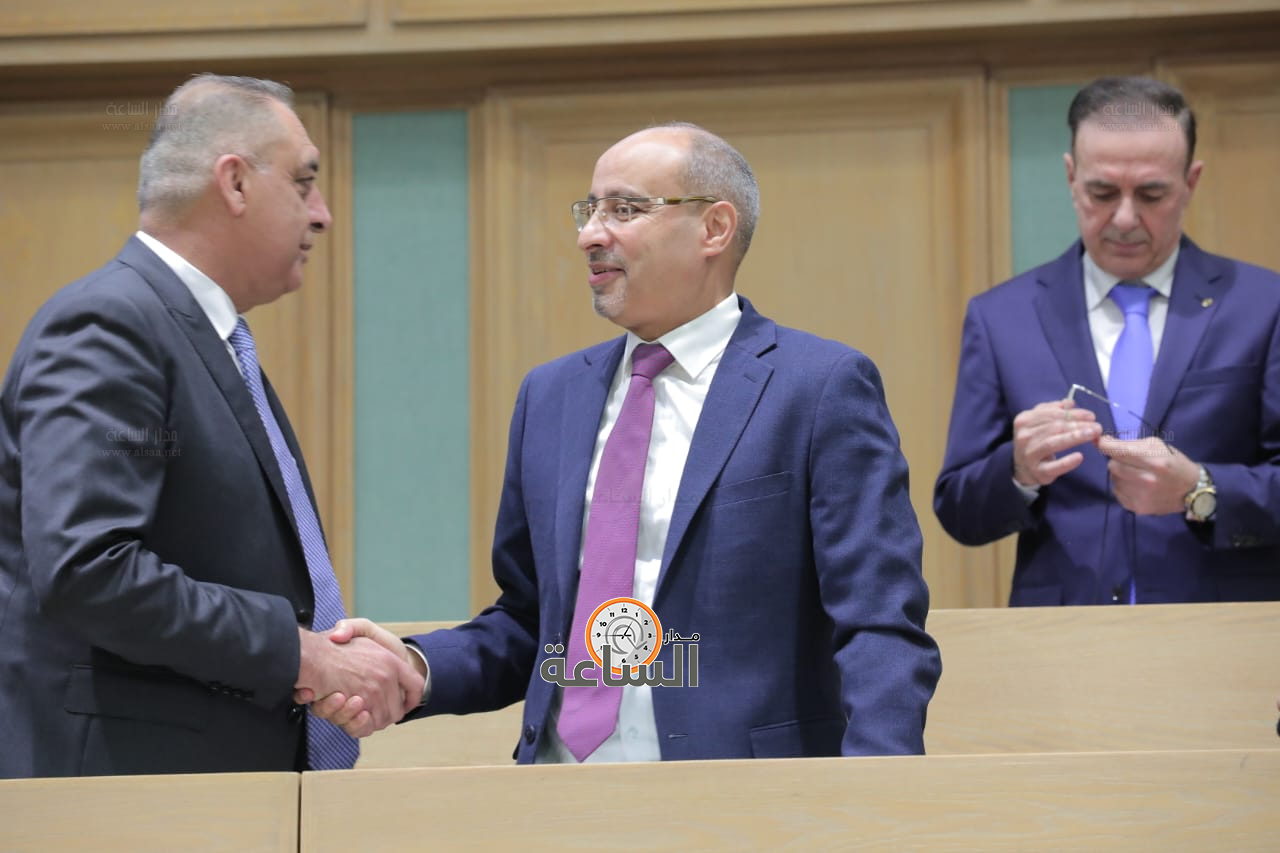 Madar Al-Saa Images 0.9247606531496135