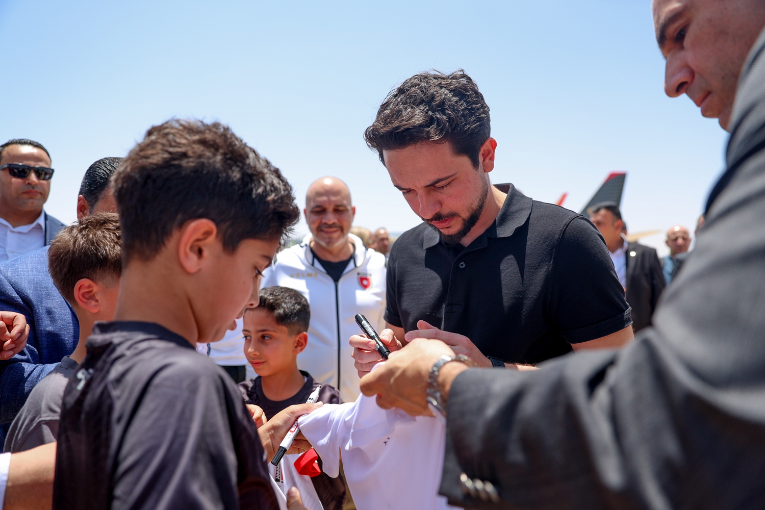 Madar Al-Saa Images 0.9882058563358789