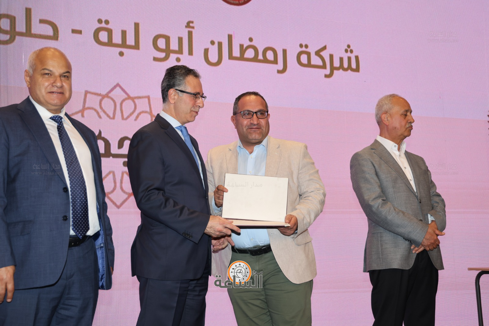 Madar Al-Saa Images 0.43918075443445115