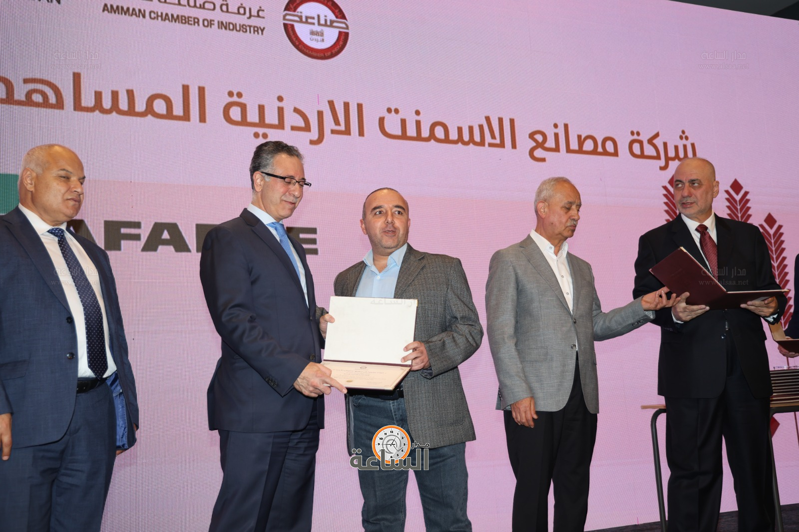 Madar Al-Saa Images 0.6839181398694121