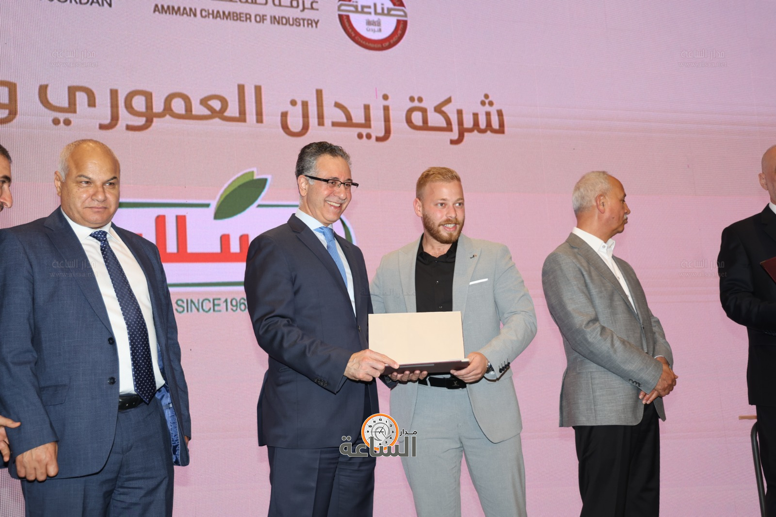 Madar Al-Saa Images 0.9915184041072286