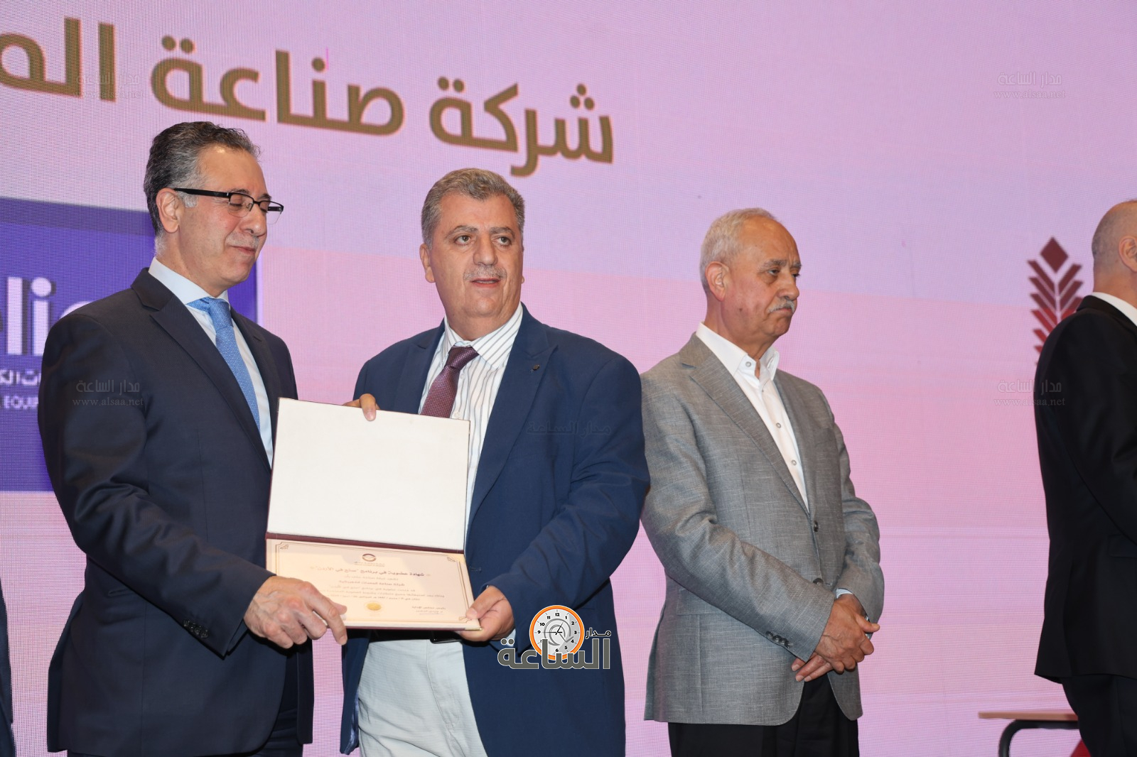 Madar Al-Saa Images 0.6972236012926111