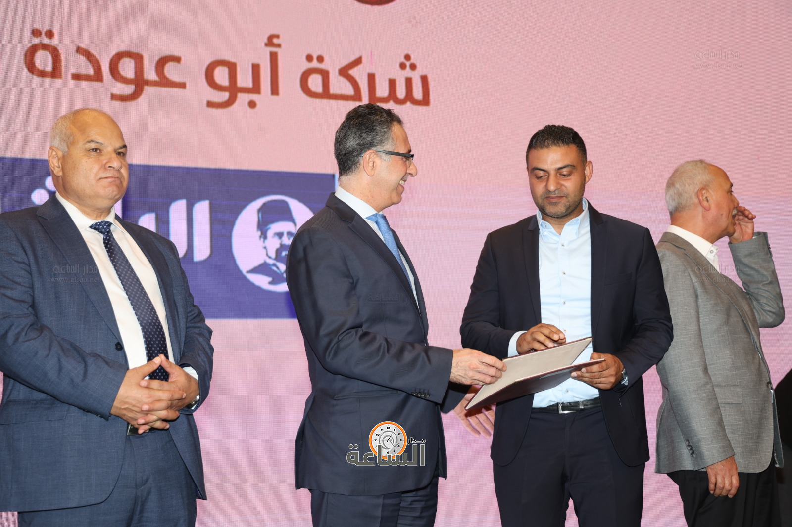 Madar Al-Saa Images 0.6235726431462647