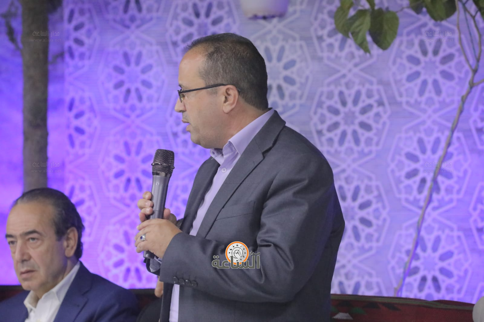 Madar Al-Saa Images 0.4378773045358545