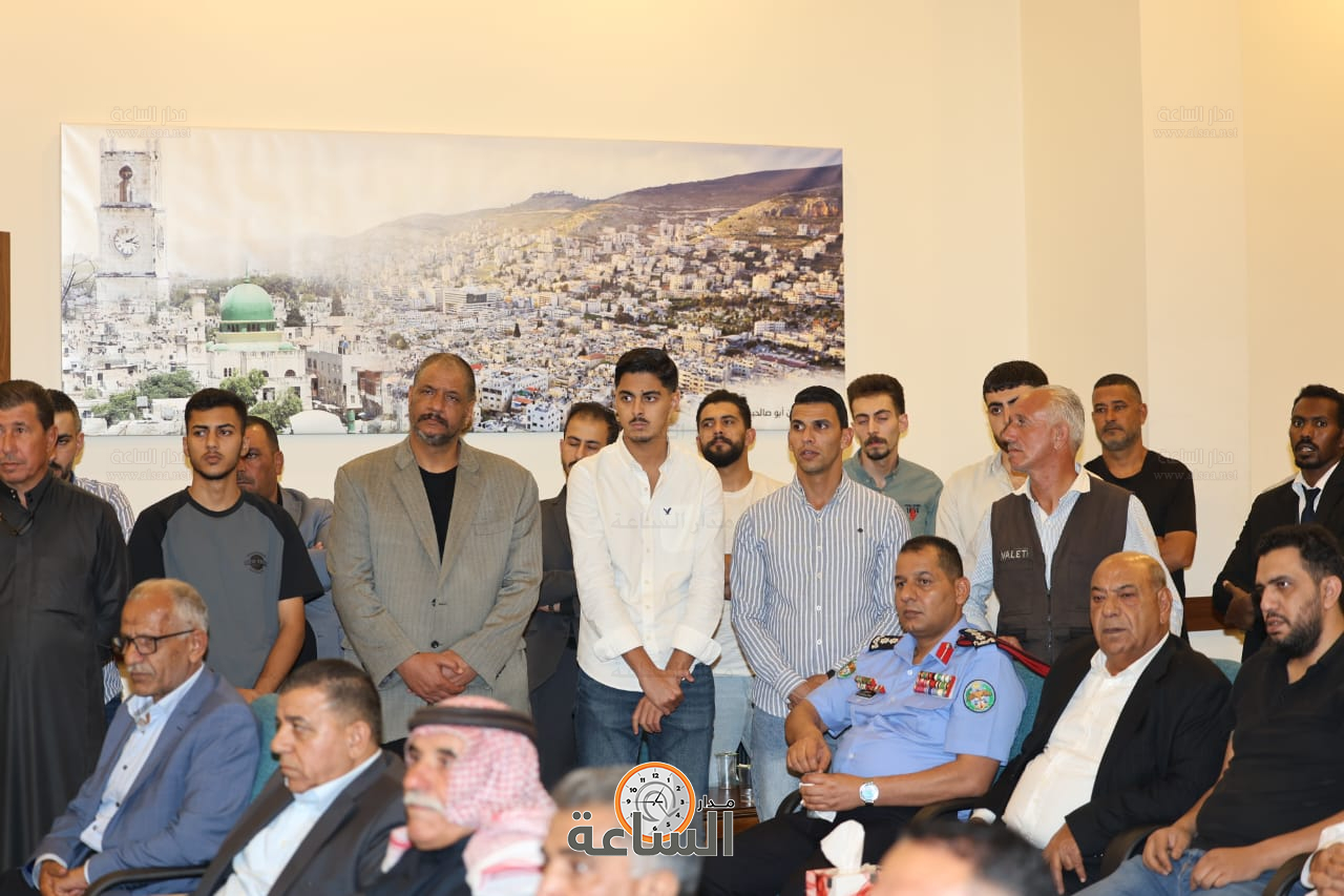 Madar Al-Saa Images 0.041081600854525946