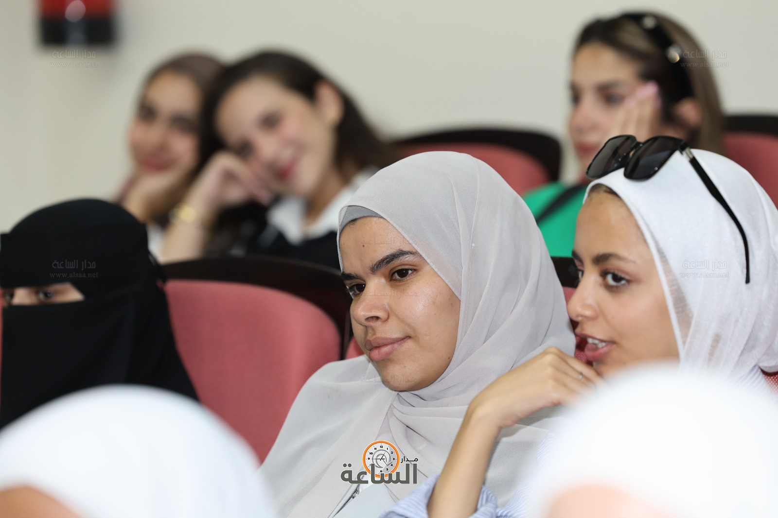 Madar Al-Saa Images 0.8193292835547388