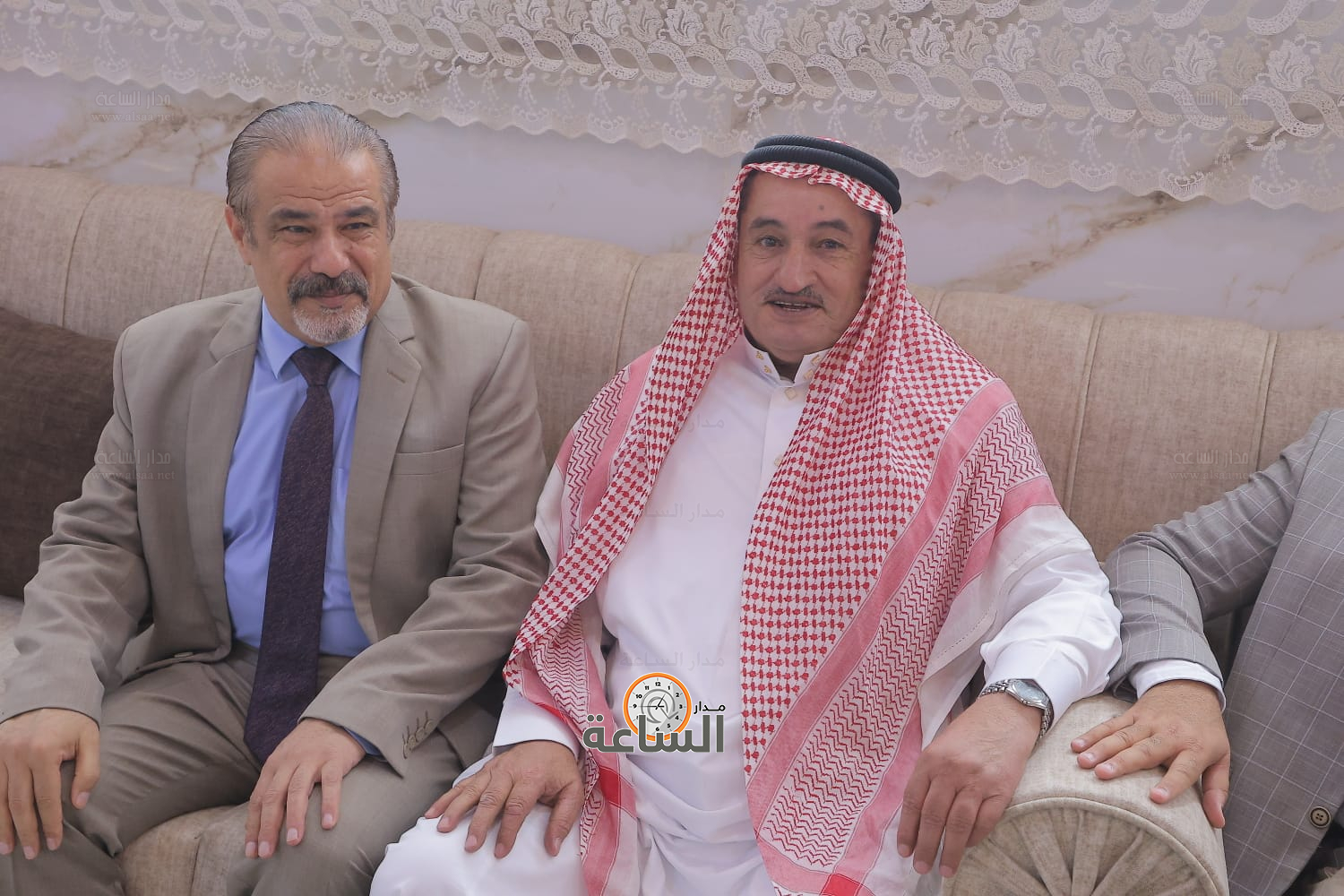 Madar Al-Saa Images 0.4522106382181085