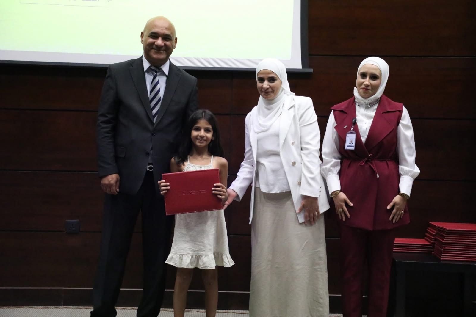 Madar Al-Saa Images 0.8395889534500295