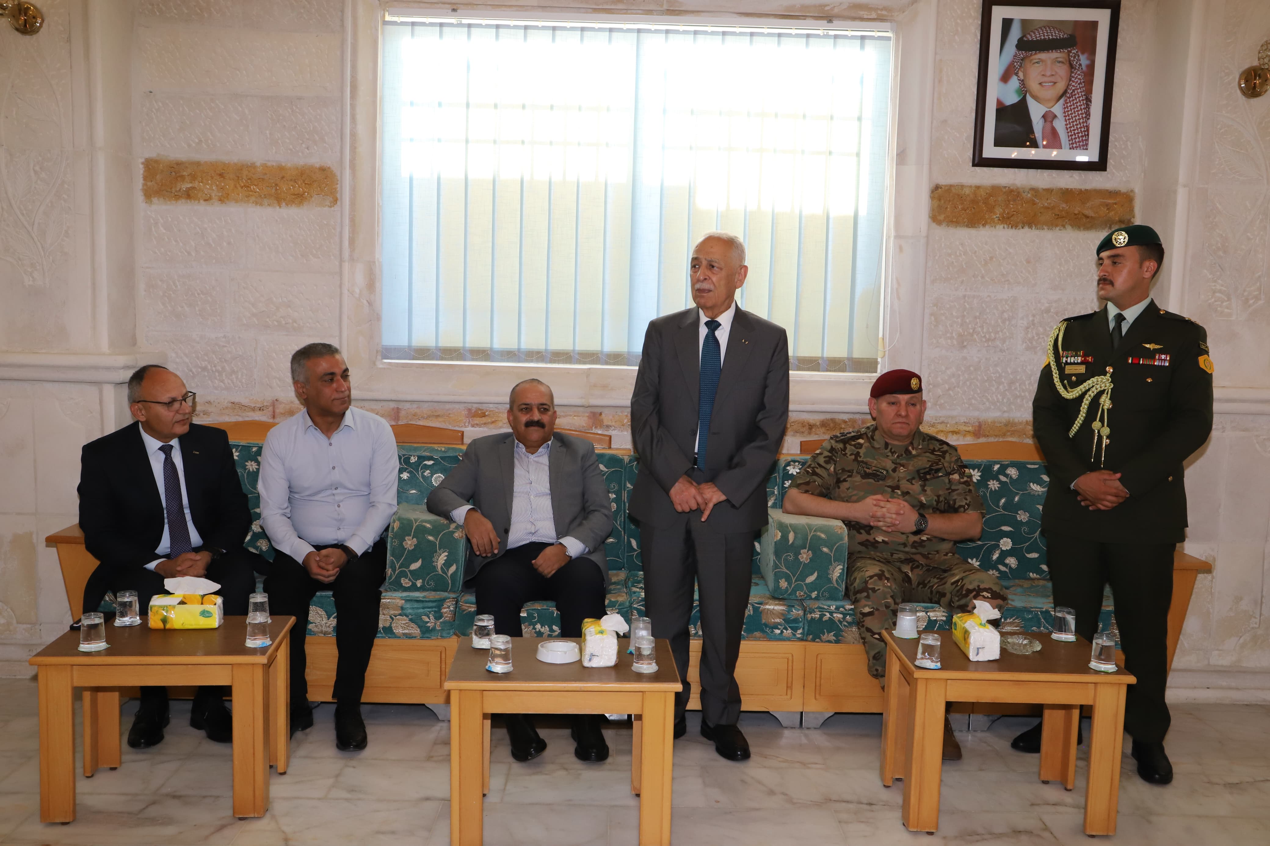 Madar Al-Saa Images 0.16310182745914592