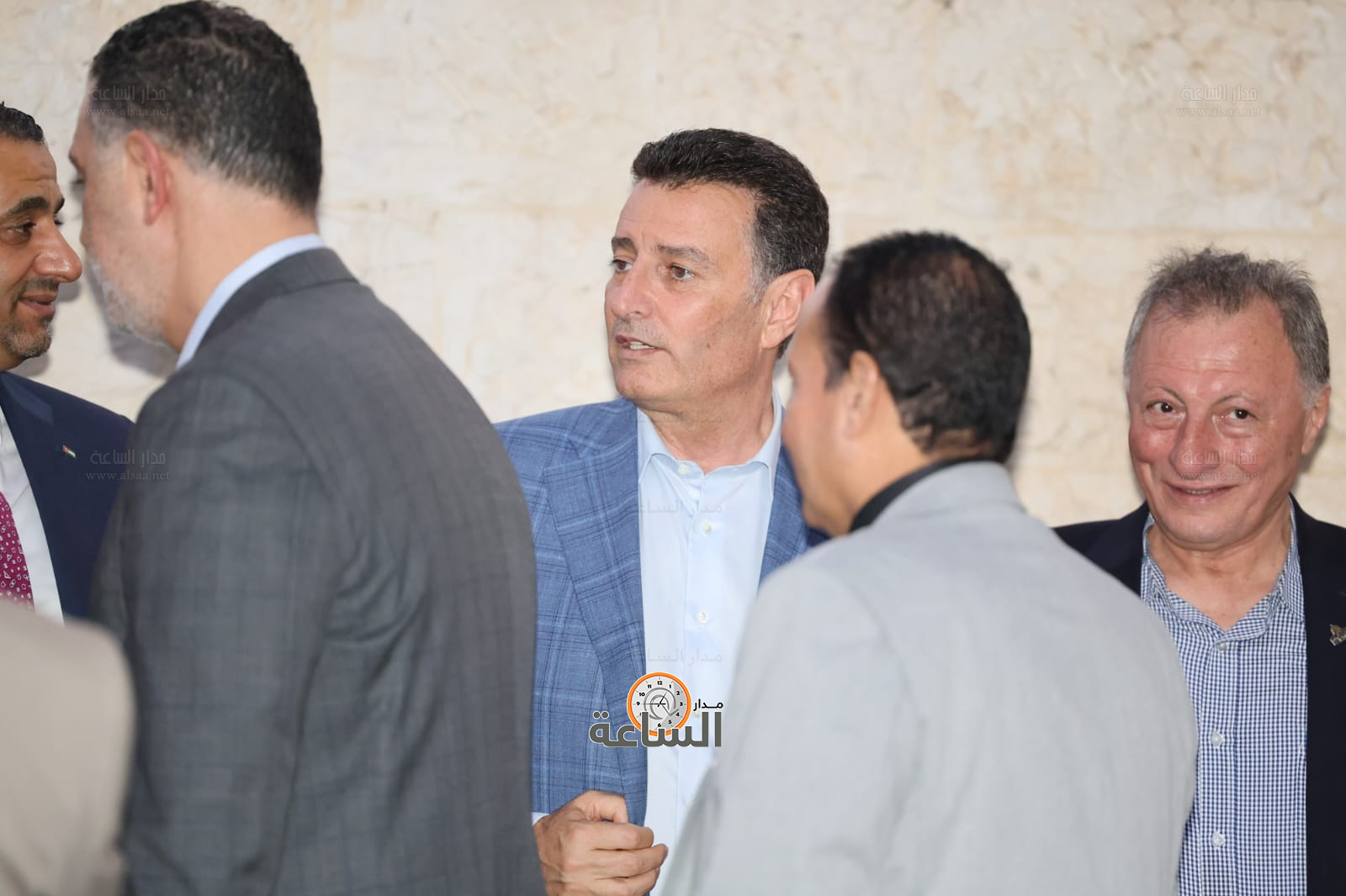 Madar Al-Saa Images 0.49961801785843873