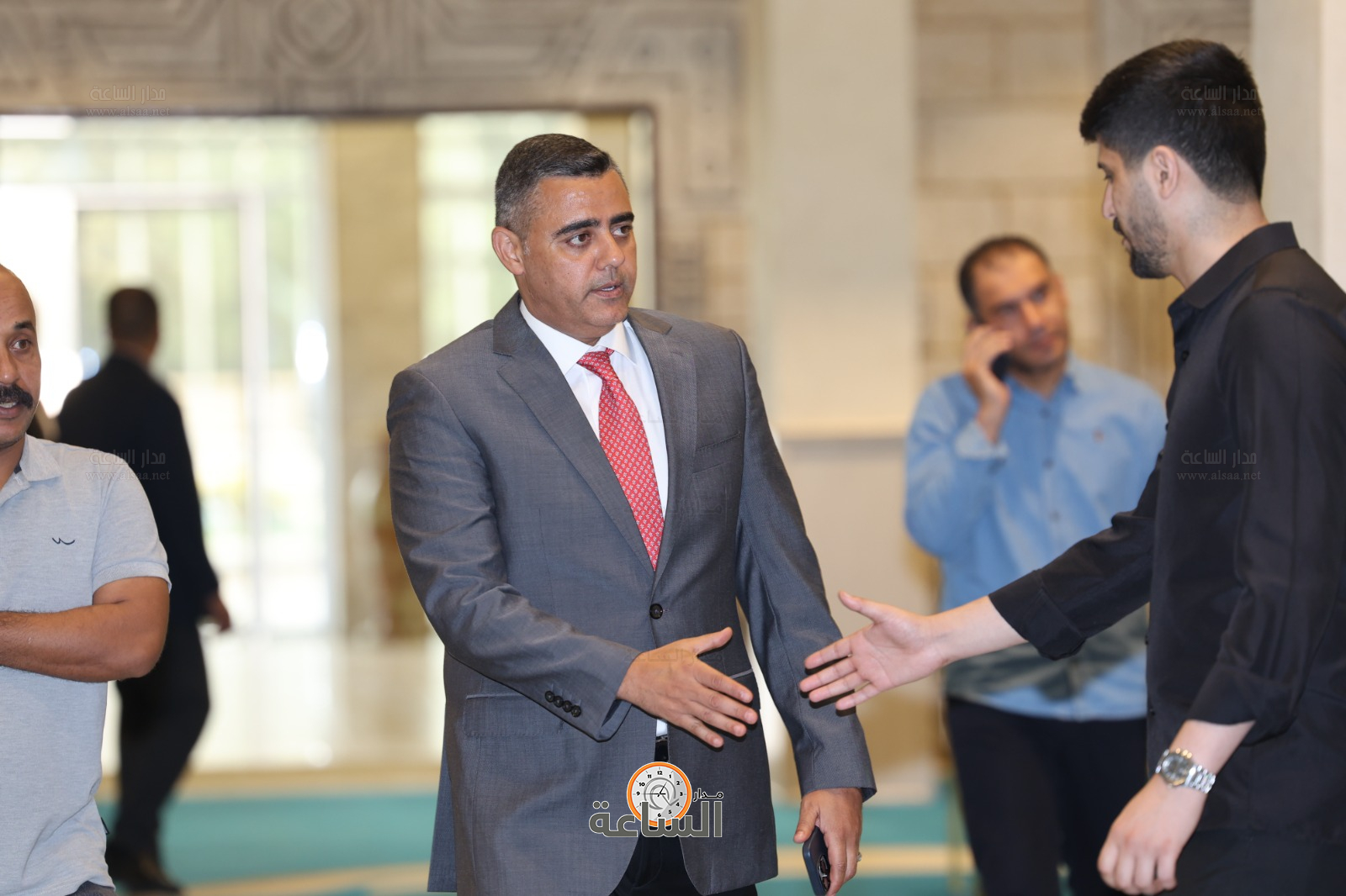 Madar Al-Saa Images 0.404892707536634