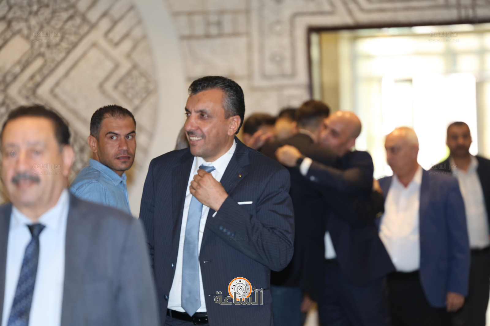 Madar Al-Saa Images 0.7881116347250724