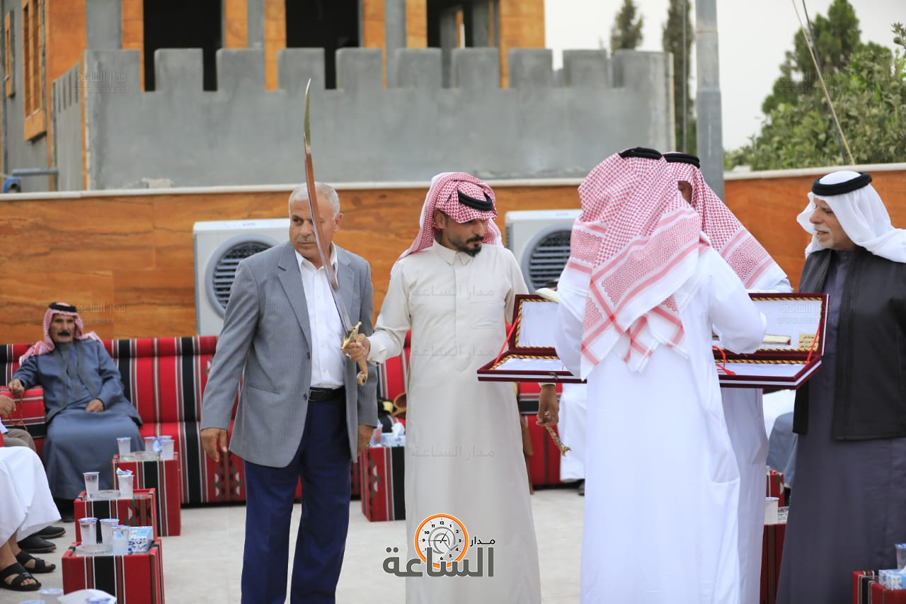 Madar Al-Saa Images 0.7424421169992594