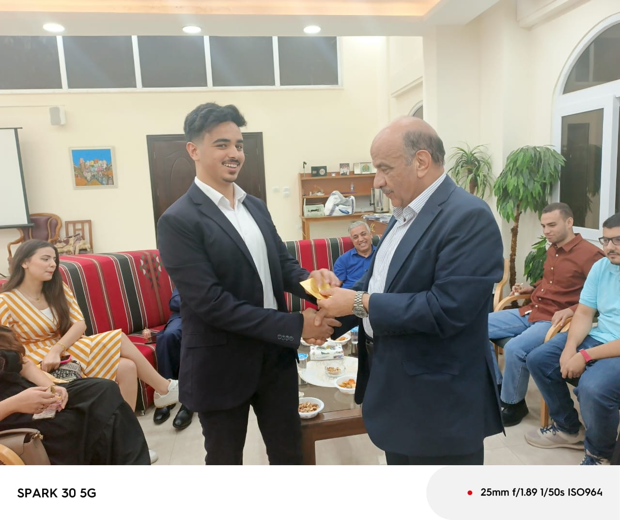 Madar Al-Saa Images 0.6157546587040164