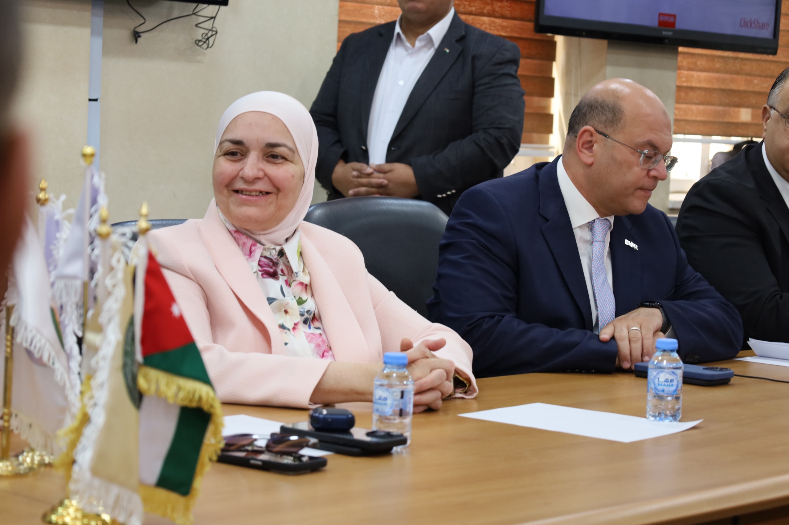 Madar Al-Saa Images 0.6275252903488518