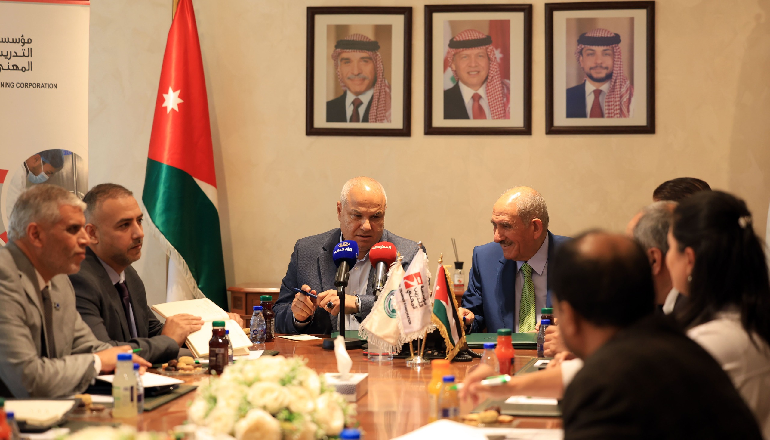 Madar Al-Saa Images 0.4998426860276207