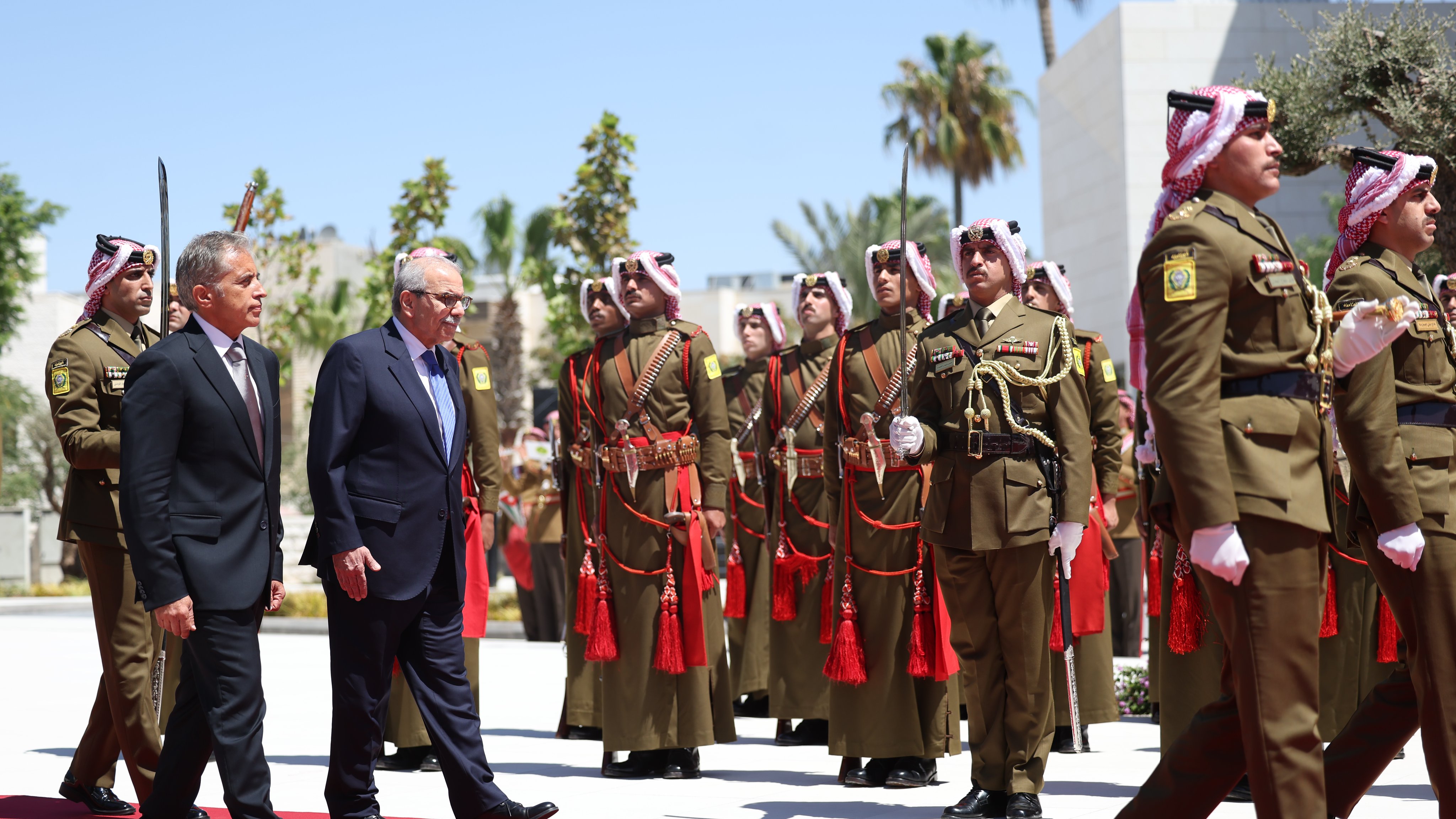 Madar Al-Saa Images 0.1790052540747079