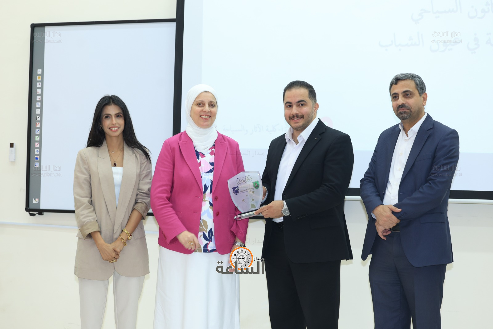 Madar Al-Saa Images 0.9171730912901683