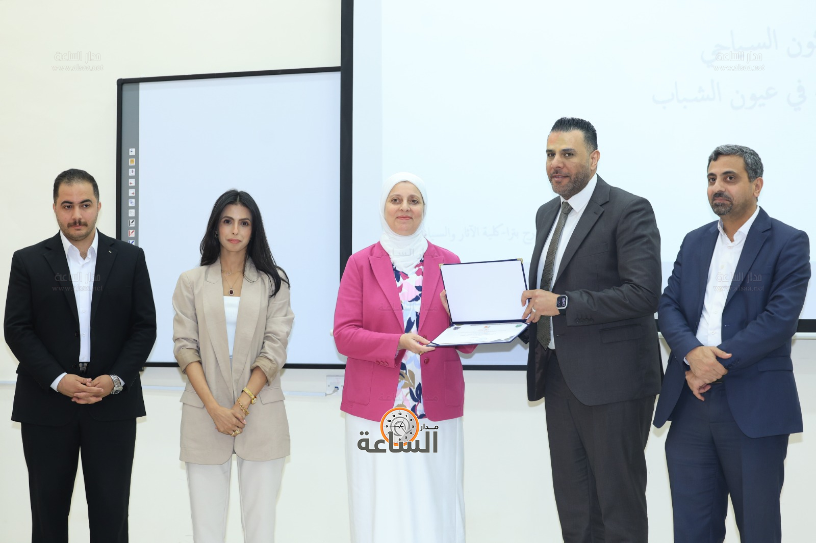 Madar Al-Saa Images 0.14479160279114833