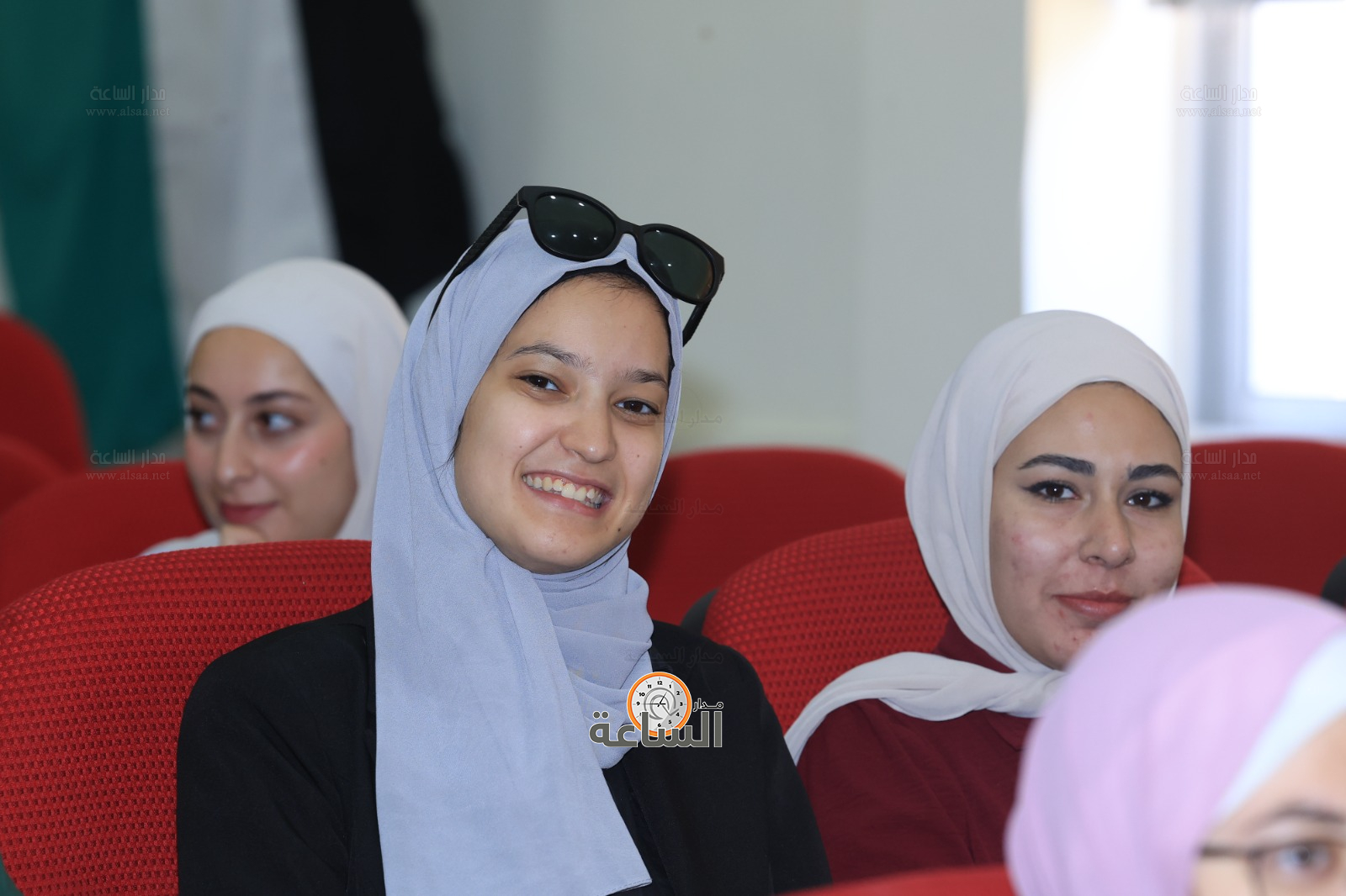 Madar Al-Saa Images 0.8747292344187045