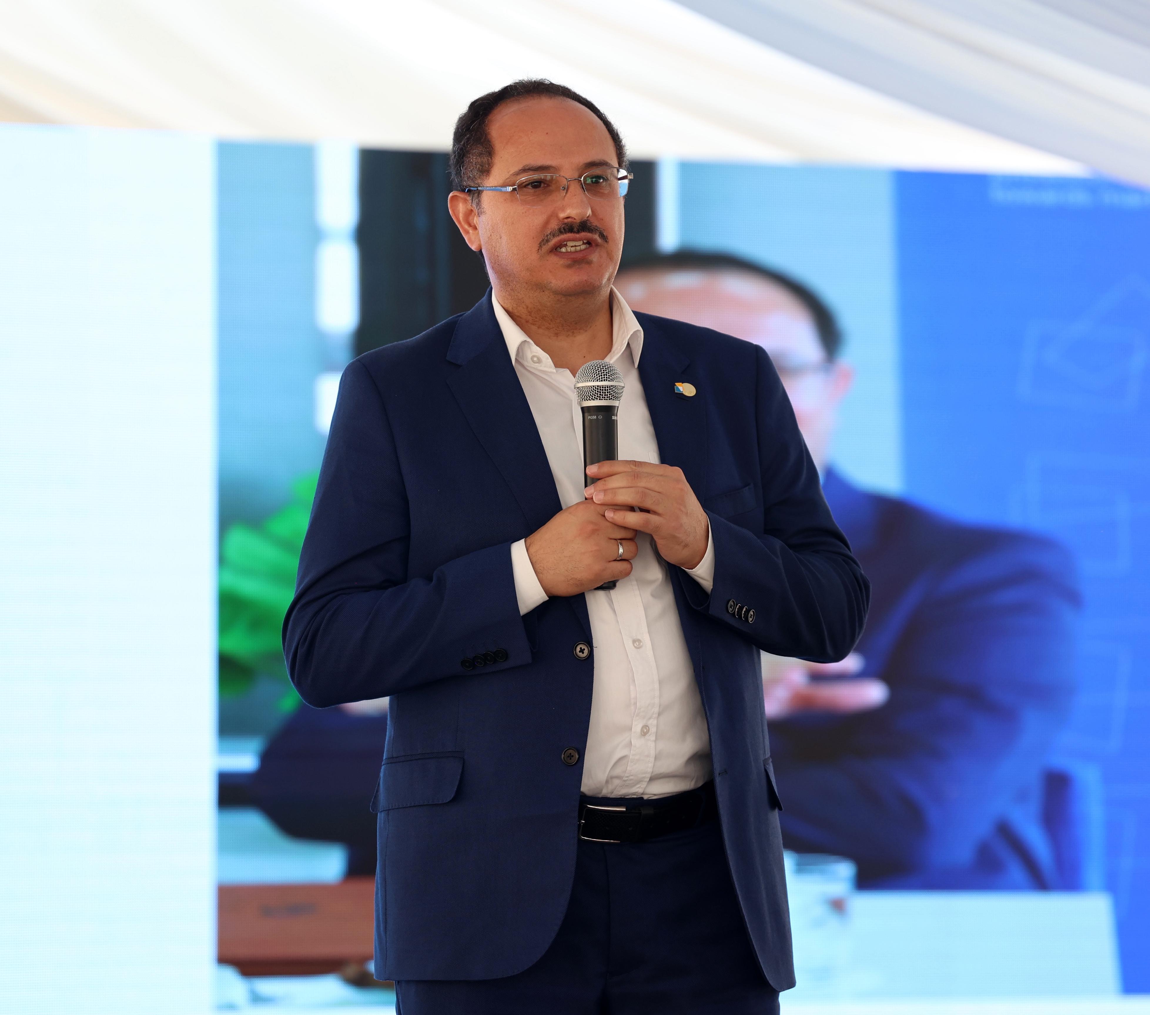 Madar Al-Saa Images 0.04144443533227238