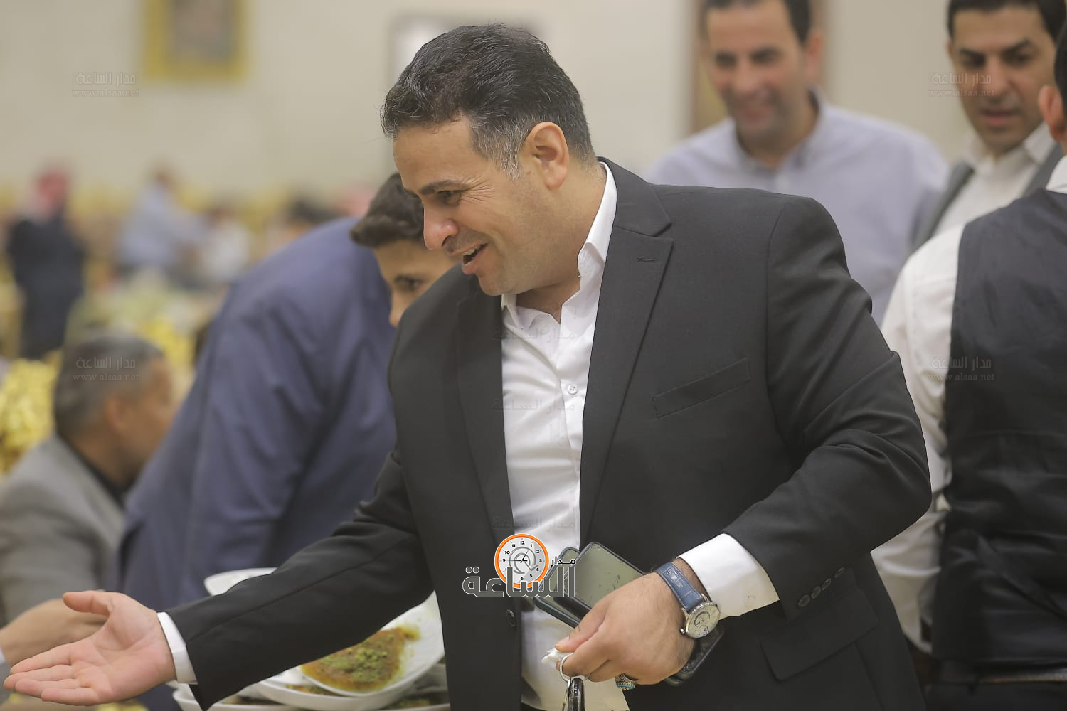 Madar Al-Saa Images 0.15886105791535132